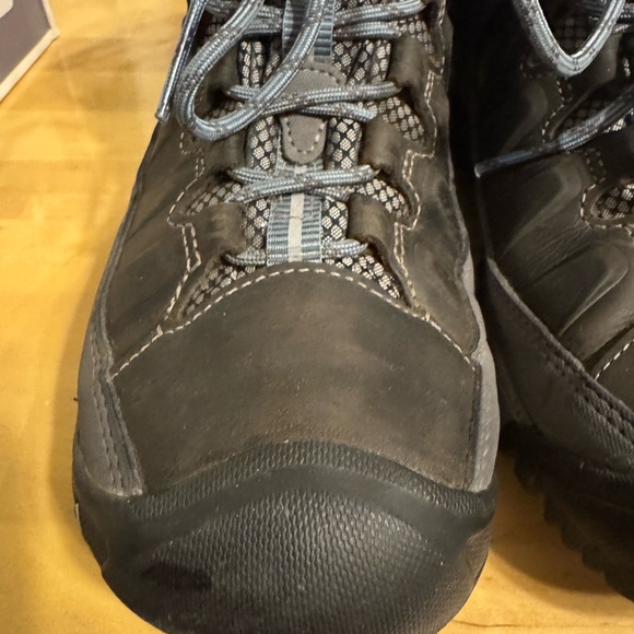 KEEN Women’s Hiking Boots 10.5 - Picture 13 of 14